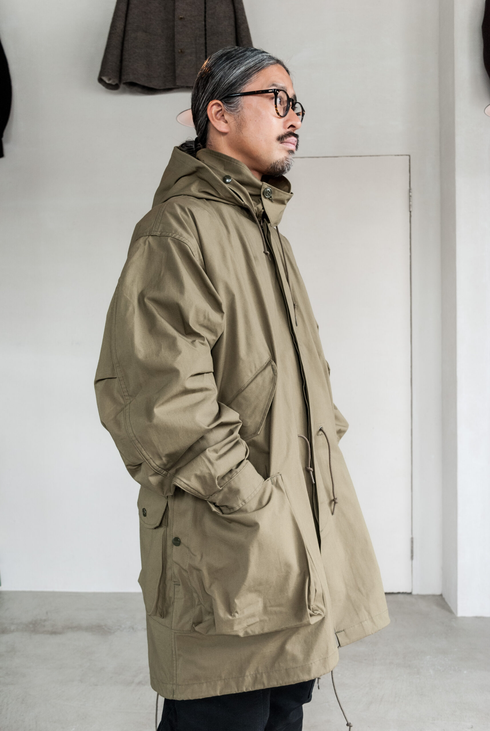 SASSAFRAS Digs Crew Coat British Twill | kado〔カド オノミチ〕