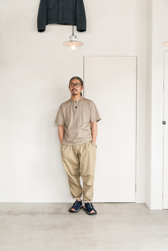 QUILP CHAMPION Henley Neck Tee Beige