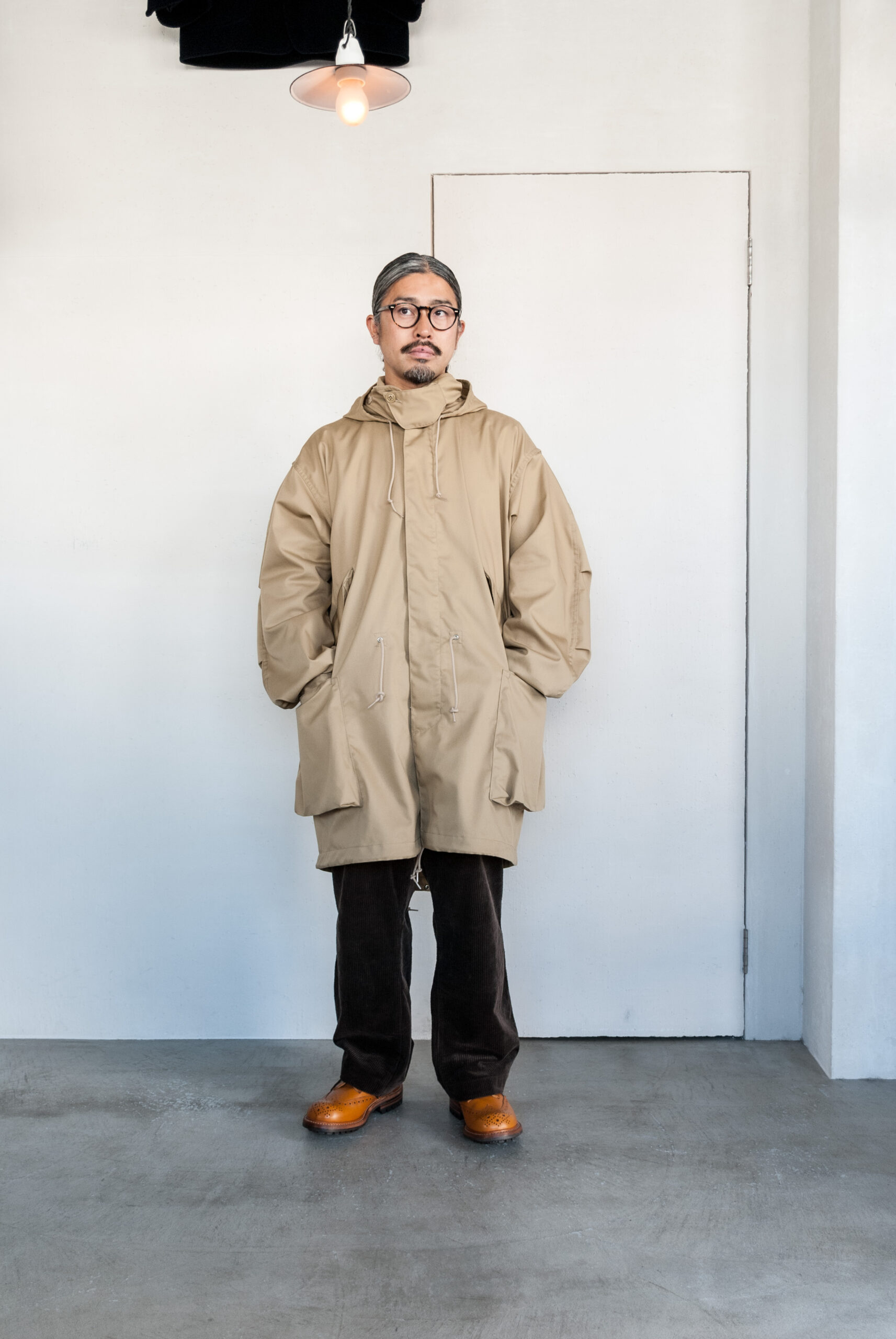 SASSAFRAS Digs Crew Coat British Twill Beige | kado〔カド オノミチ〕