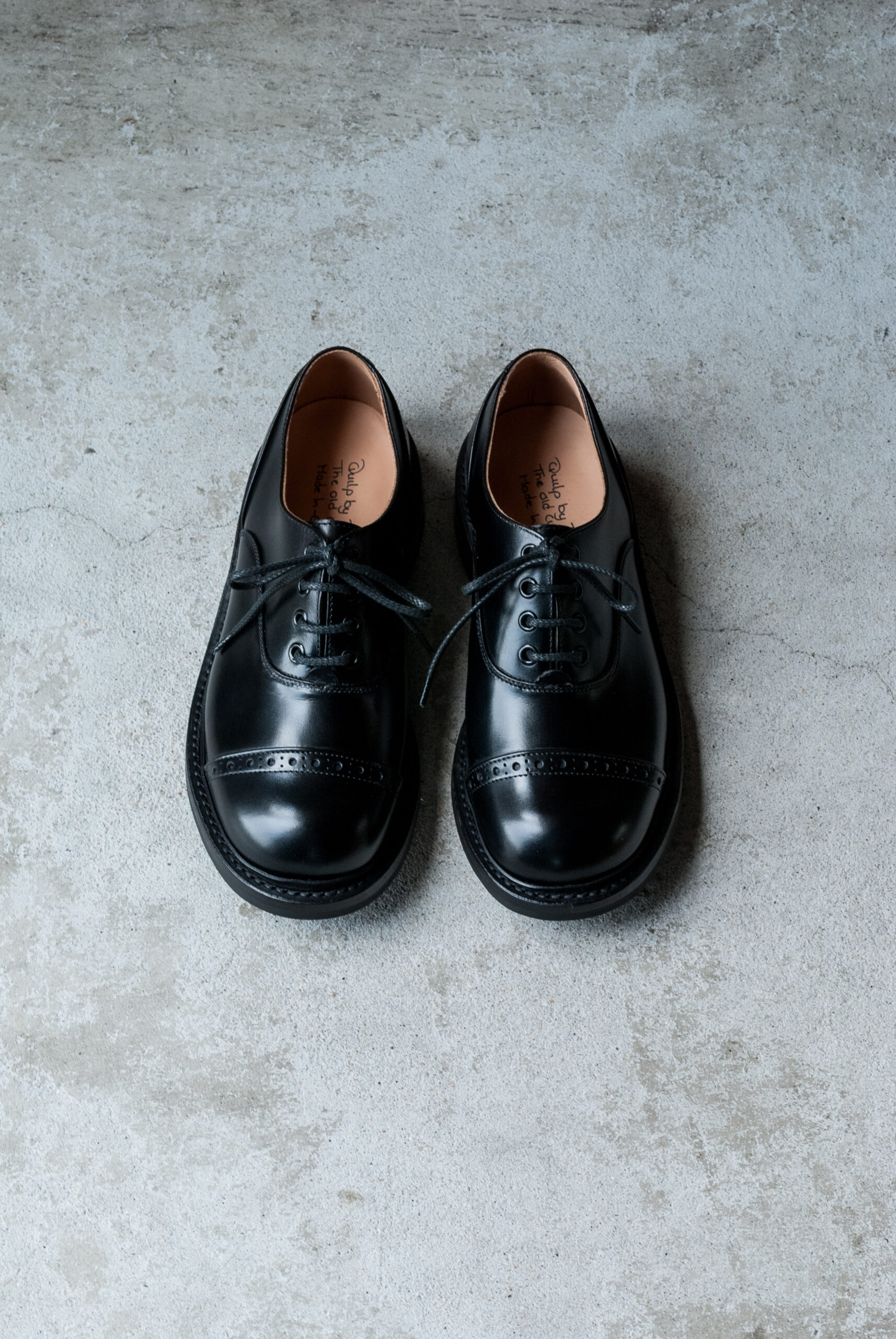 QUILP by Trickers M7401 Oxford Shoe Black Box Calf | kado〔カド 