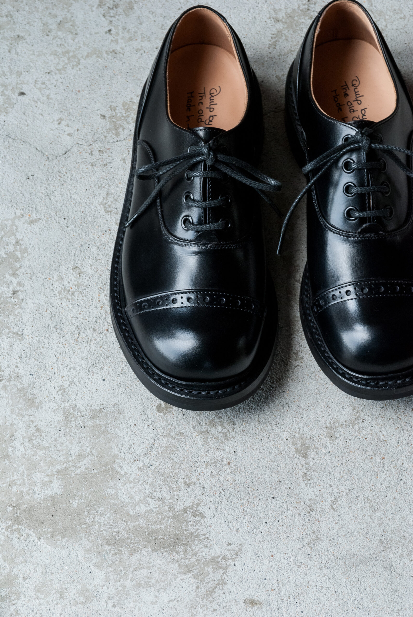 QUILP by Trickers M7401 Oxford Shoe Black Box Calf | kado〔カド 