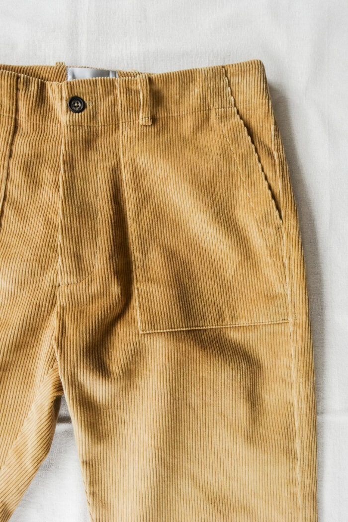 QUILP CARLOCK Easy Trouser 8wale Corduroy Beige