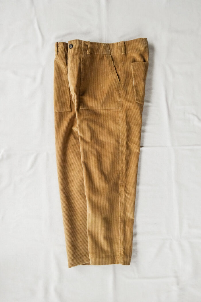 QUILP CARLOCK Easy Trouser 8wale Corduroy Beige