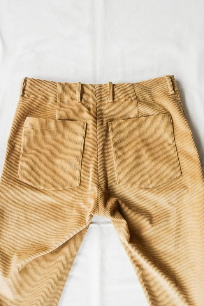 QUILP CARLOCK Easy Trouser 8wale Corduroy Beige