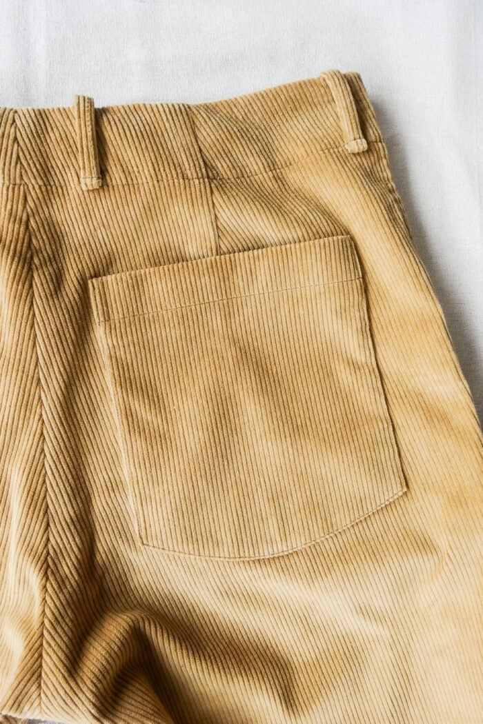 QUILP CARLOCK Easy Trouser 8wale Corduroy Beige