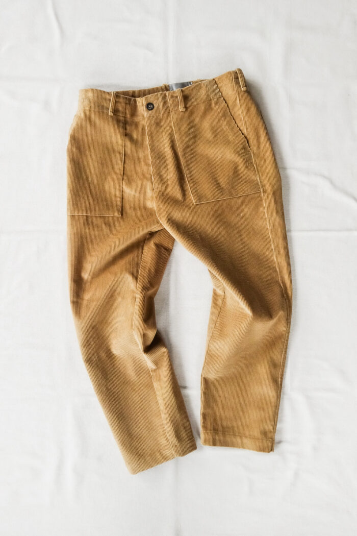 QUILP CARLOCK Easy Trouser 8wale Corduroy Beige