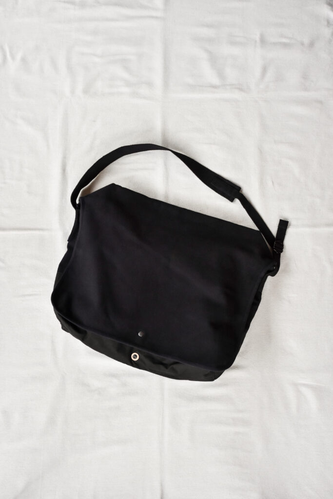 Conkers Postal Sling Bedford Corduroy Black